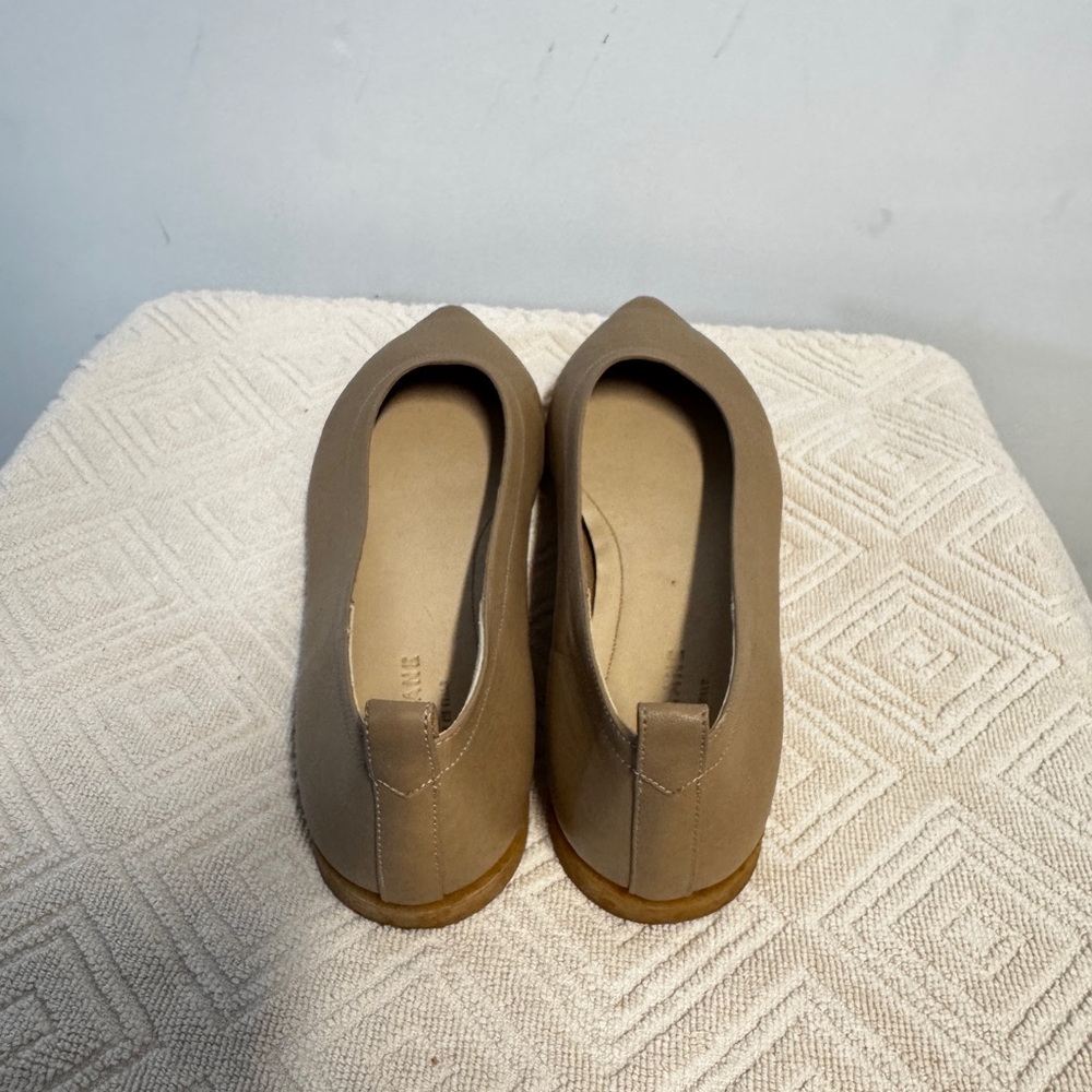 Everlane Women's Beige Pointed Flats - Picture 4 of 7